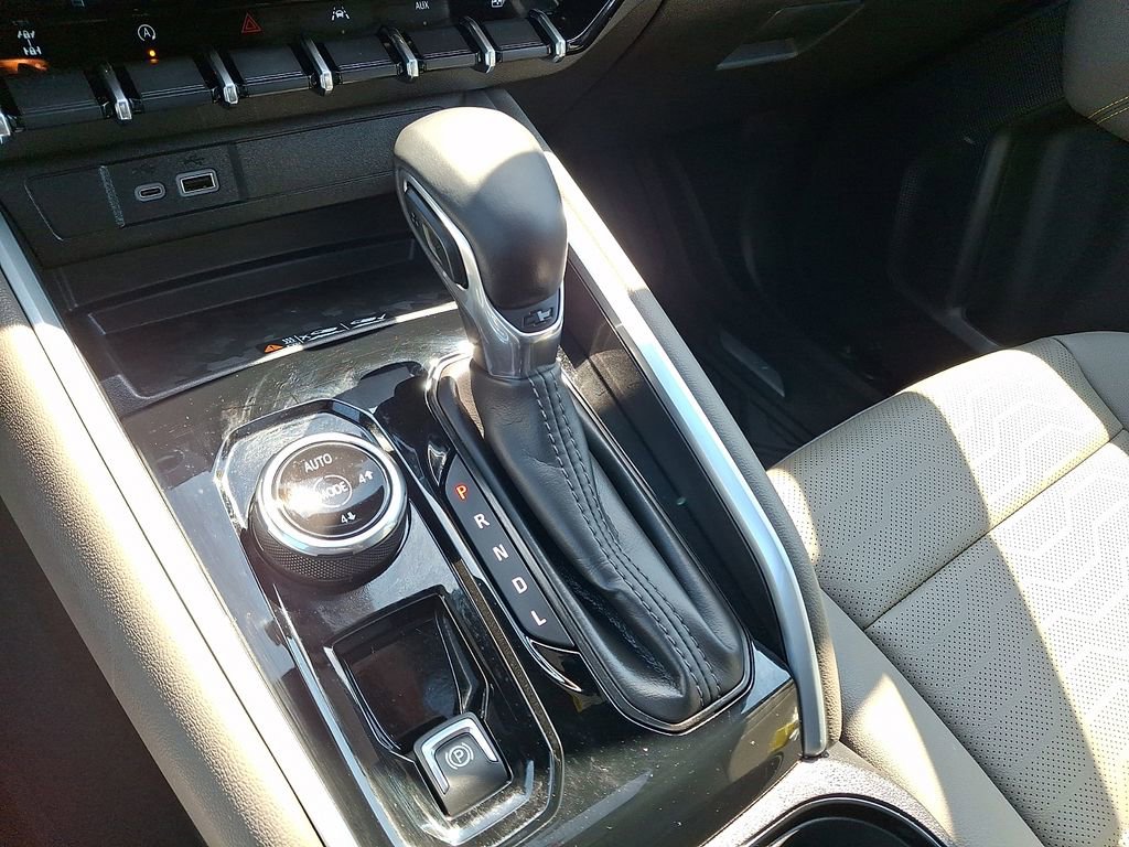 Used 2025 Chevrolet Colorado ZR2 w/ Midnight Edition image 17