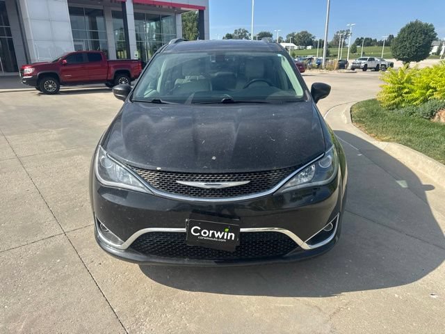 Used 2018 Chrysler Pacifica Touring-L w/ Tire & Wheel Group FWD image 3
