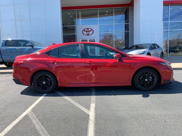 Used 2025 Toyota Camry SE image 2