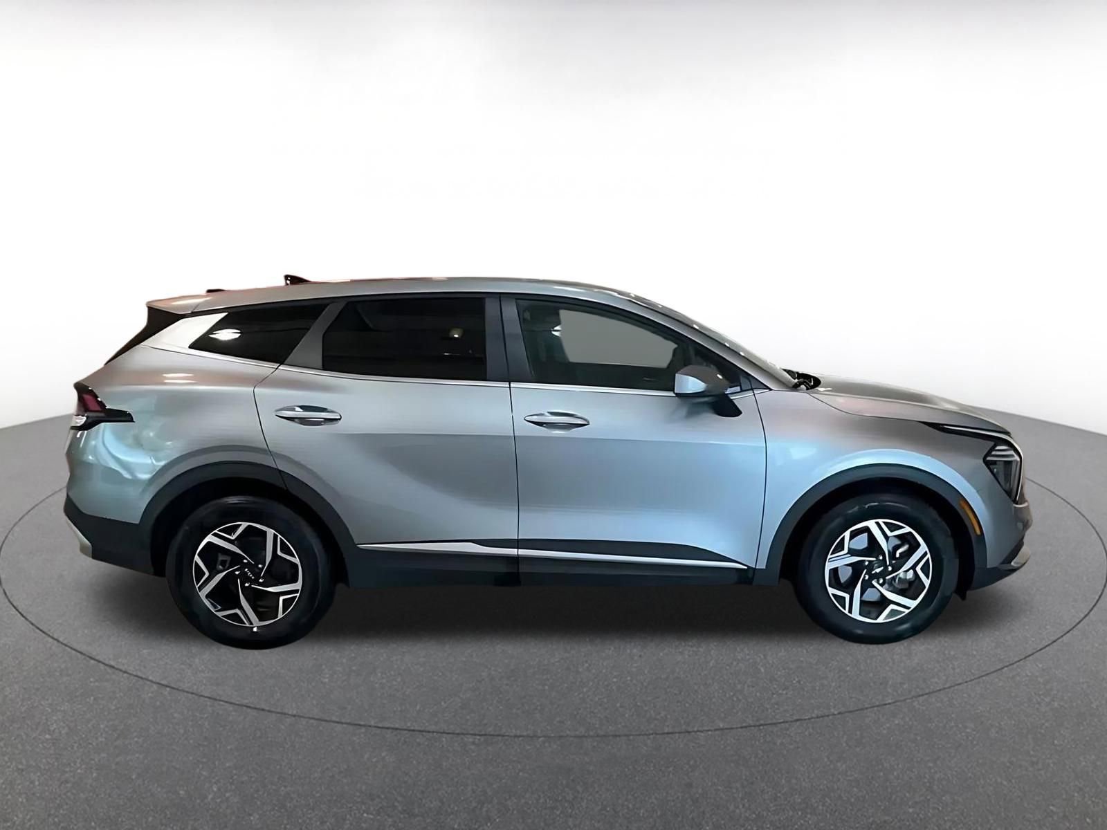 Used 2025 Kia Sportage LX FWD image 16