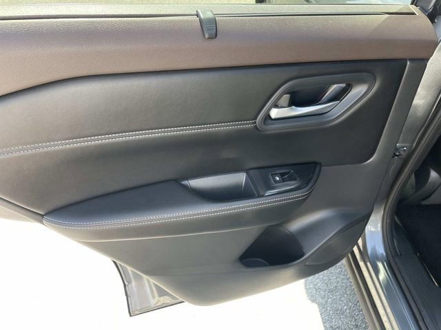 Used 2023 Nissan Rogue SV w/ SV Premium B Package FWD image 13