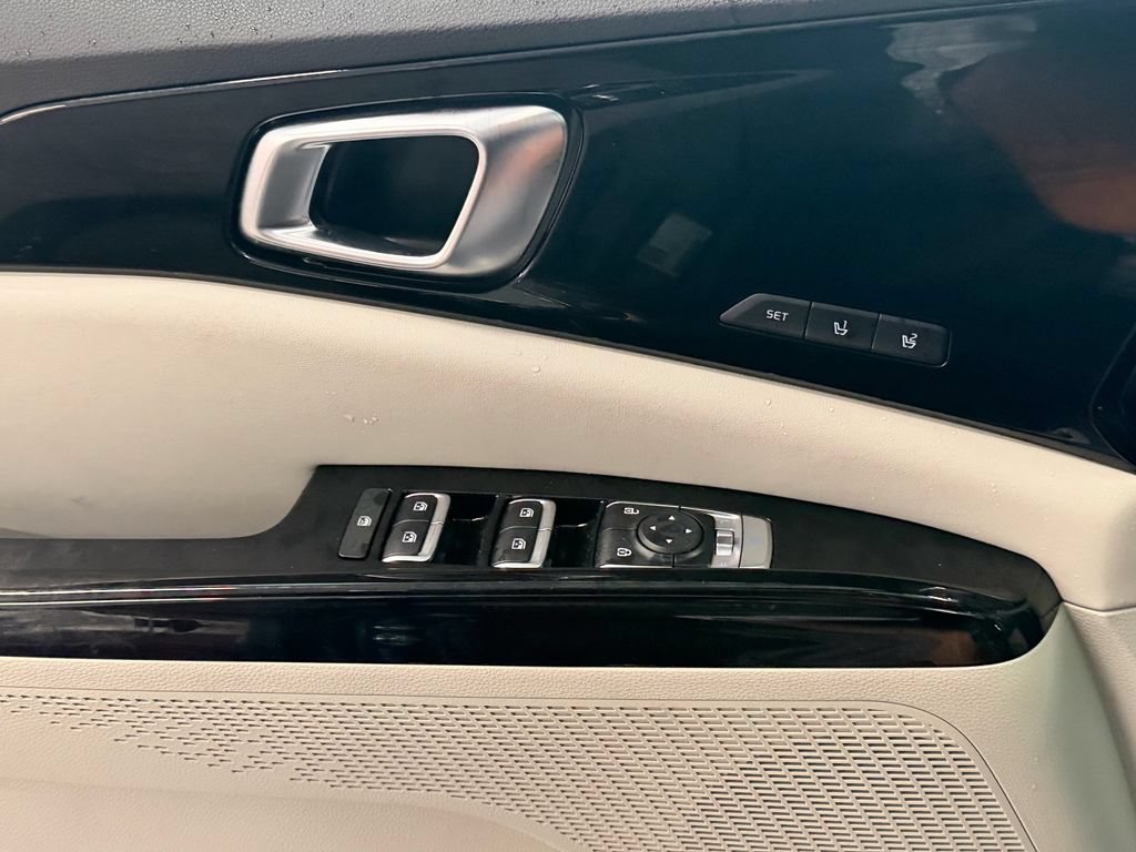 Used 2024 Kia Carnival SX Prestige FWD image 25