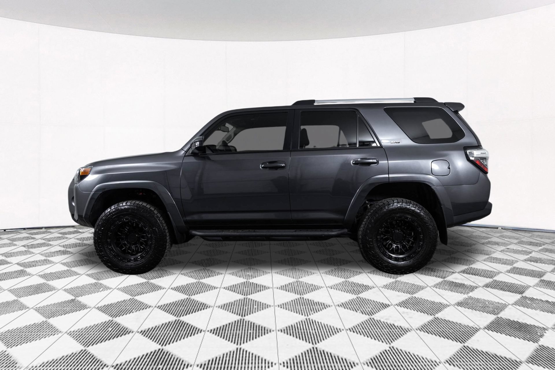 Used 2022 Toyota 4Runner SR5 AWD/4WD image 14