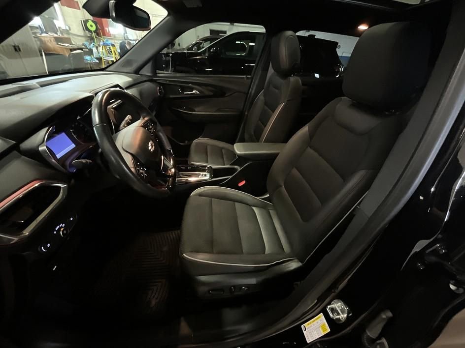 Used 2022 Chevrolet TrailBlazer RS w/ Sun and Liftgate Package image 4