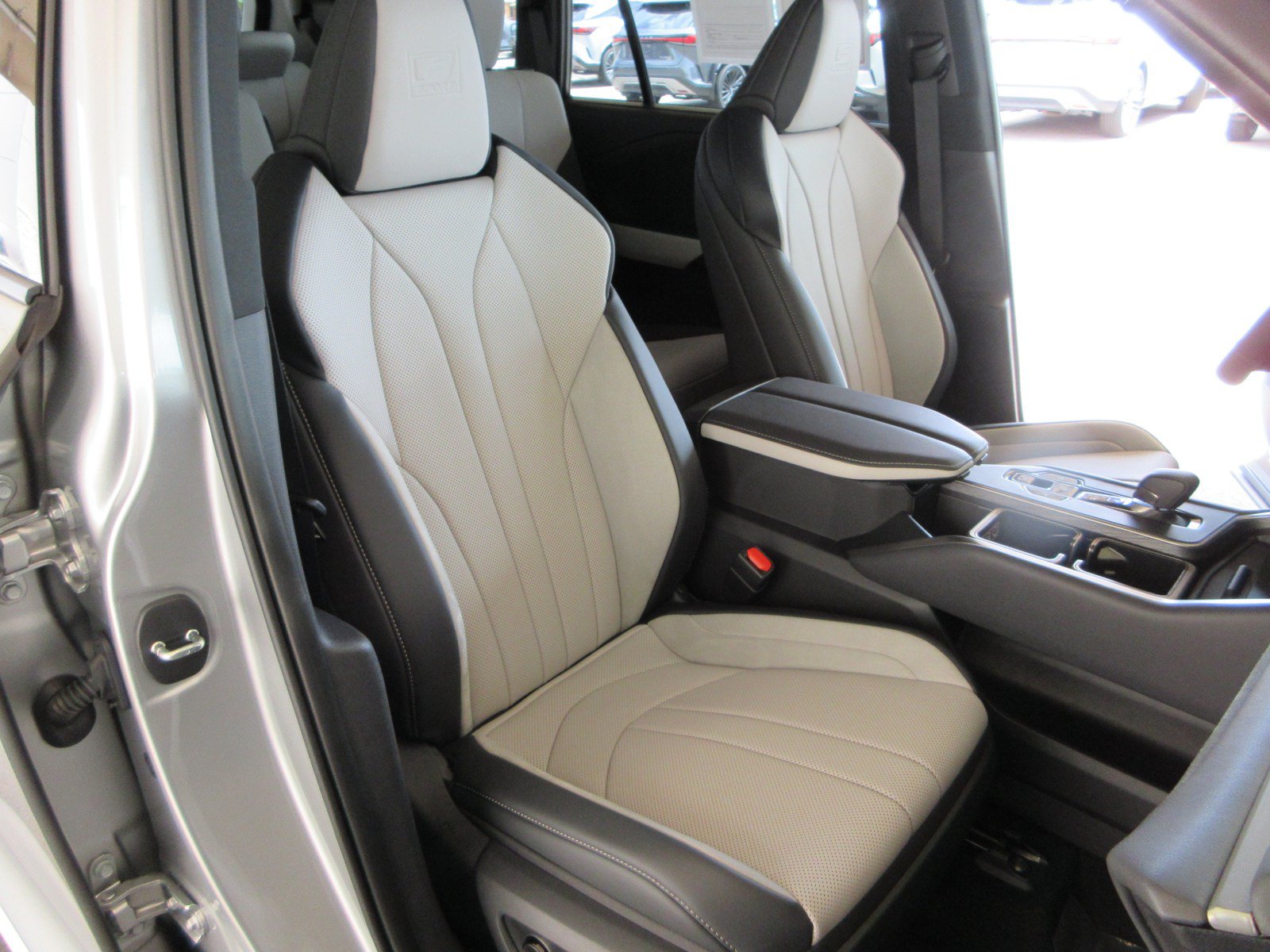 Used 2026 Lexus TX 500h AWD w/ Technology Package image 31