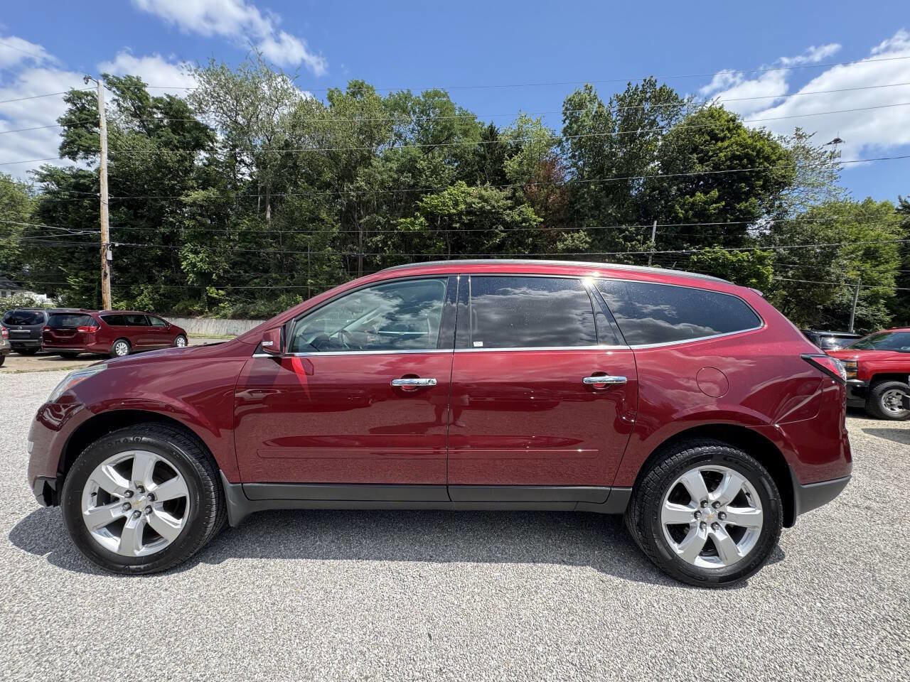 Used 2017 Chevrolet Traverse LT w/ Style and Technology Package image 3