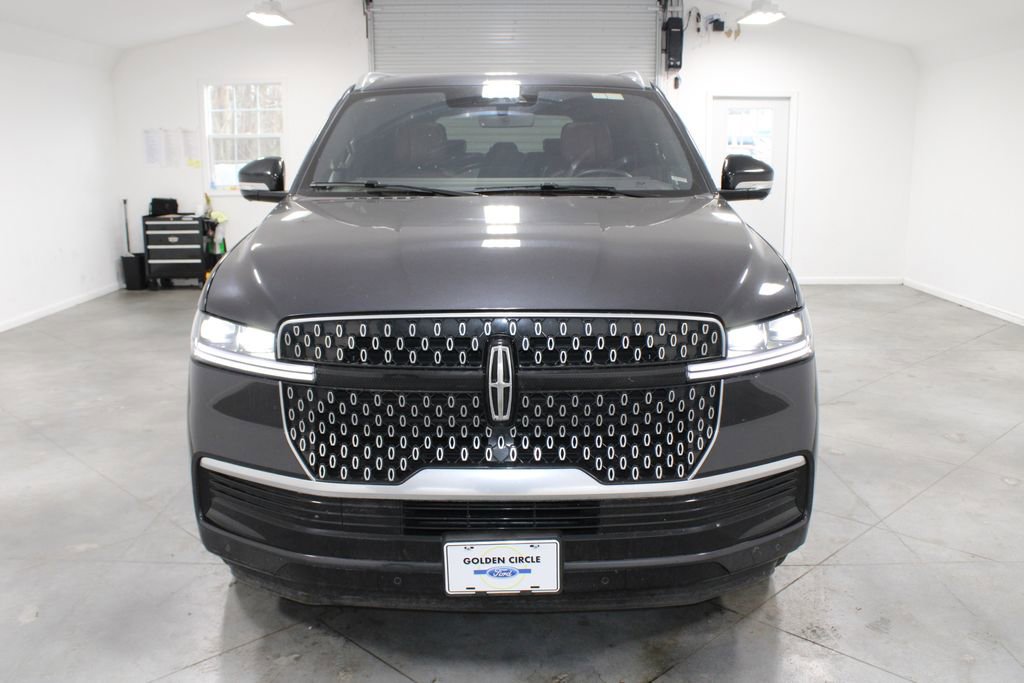 Used 2025 Lincoln Navigator Reserve image 3