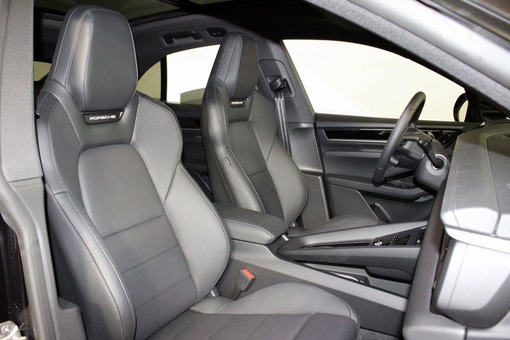 Used 2025 Porsche Macan Electric image 38