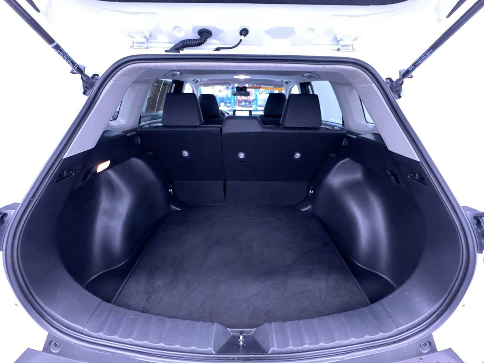 Used 2022 Toyota Corolla Cross LE w/ Moonroof Package FWD image 33