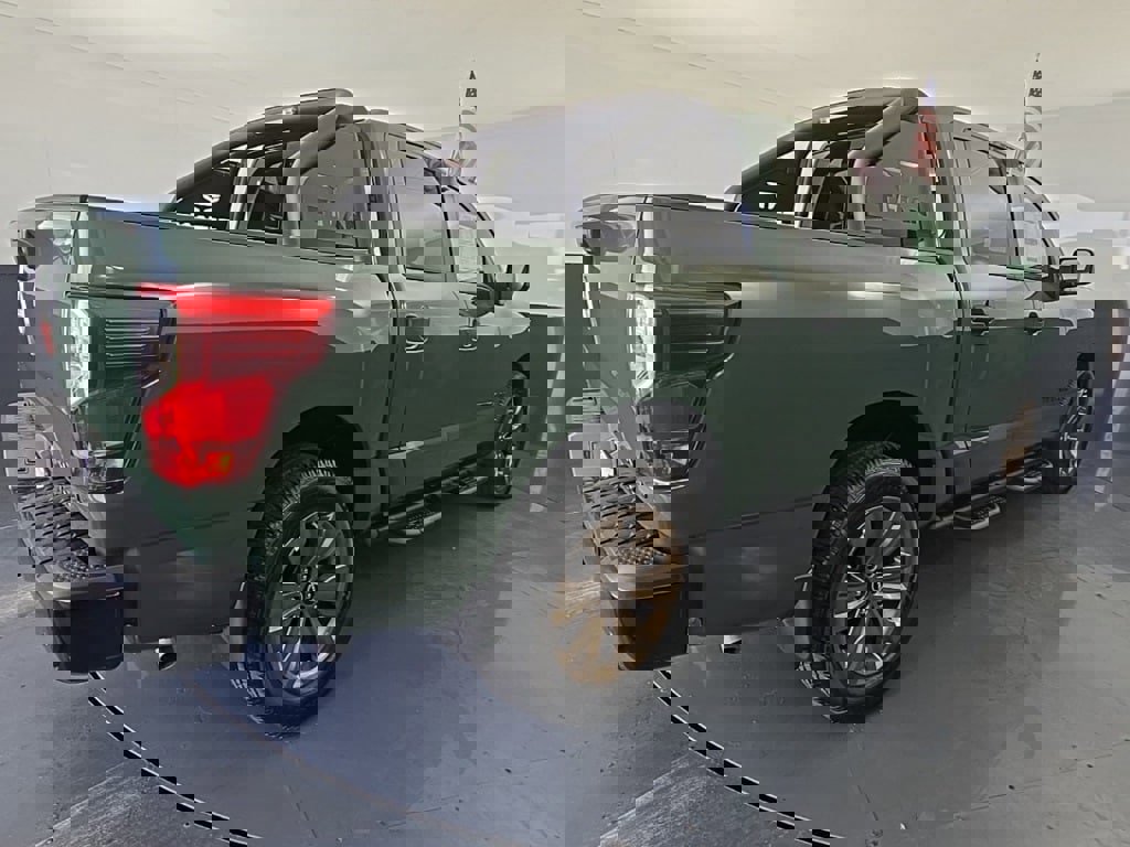 Used 2024 Nissan Titan SV w/ SV Bronze Edition Package image 7
