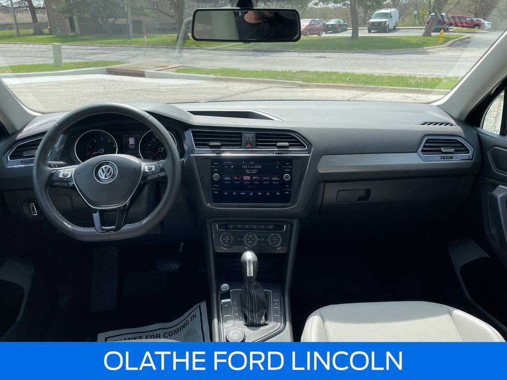 Used 2021 Volkswagen Tiguan SE w/ Panoramic Sunroof Package image 21