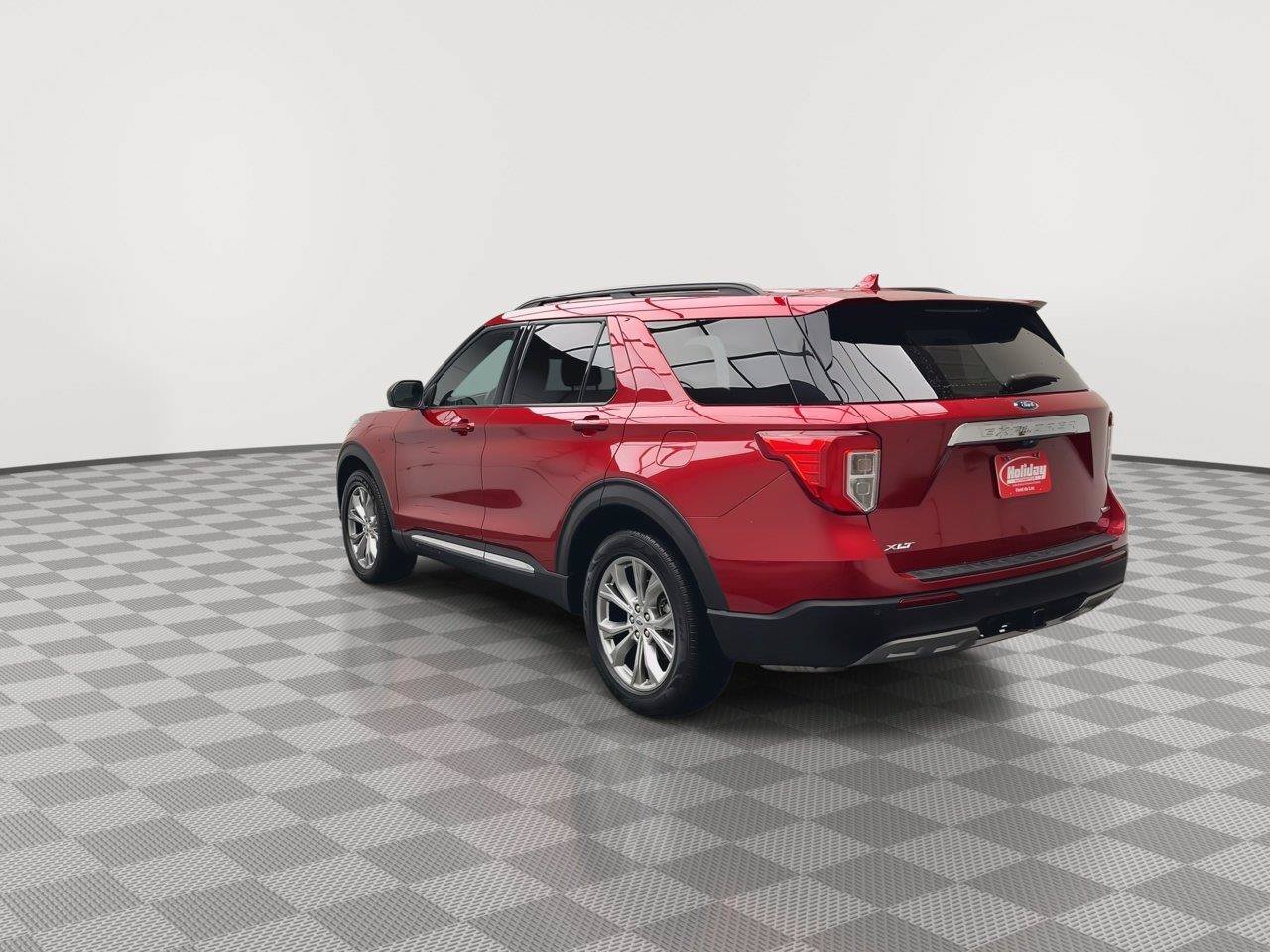 Certified 2020 Ford Explorer XLT w/ Equipment Group 202A AWD/4WD image 40