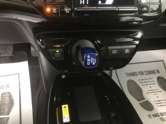 Used 2020 Toyota Prius XLE AWD/4WD image 31