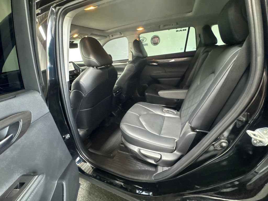 Used 2023 Toyota Highlander Platinum AWD/4WD image 22