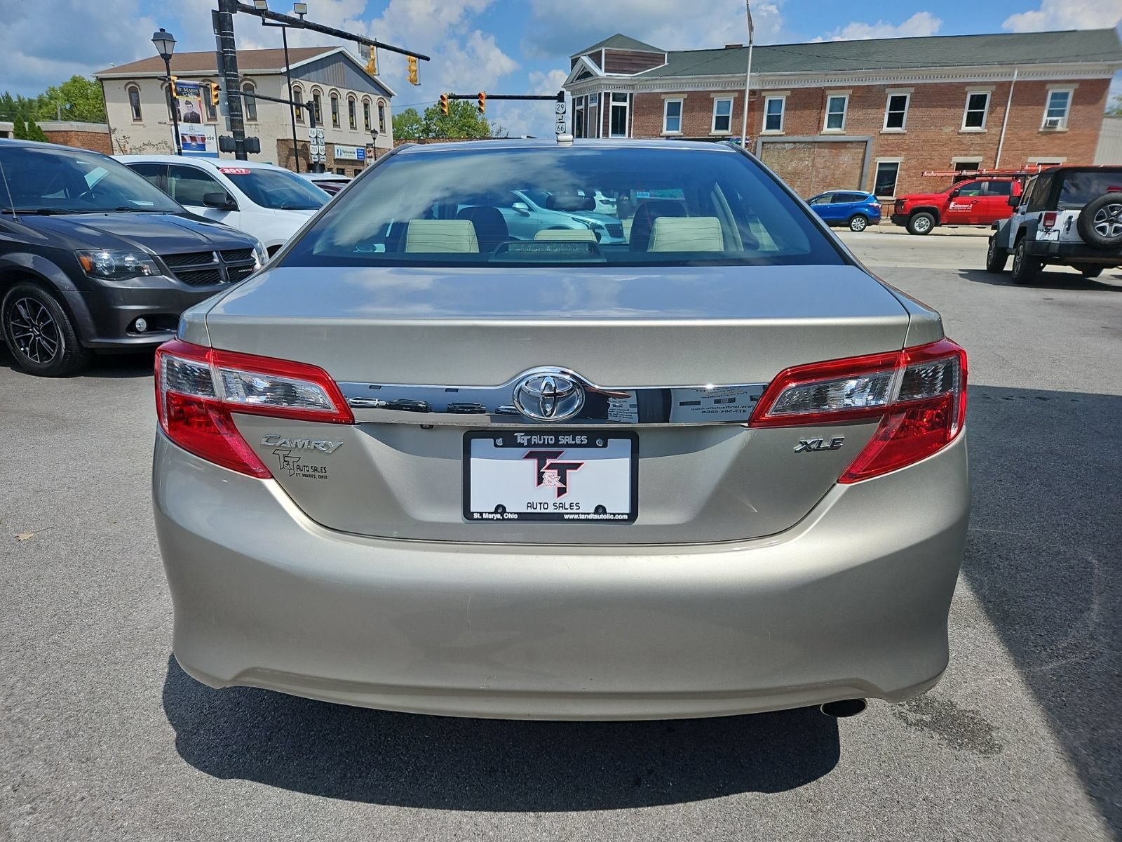 Used 2013 Toyota Camry XLE w/ Leather Pkg FWD image 5