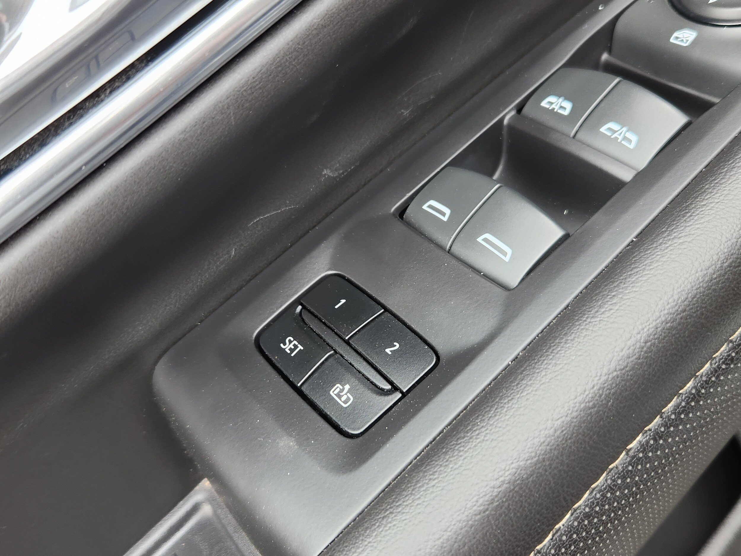 Used 2024 GMC Yukon SLT AWD/4WD image 36