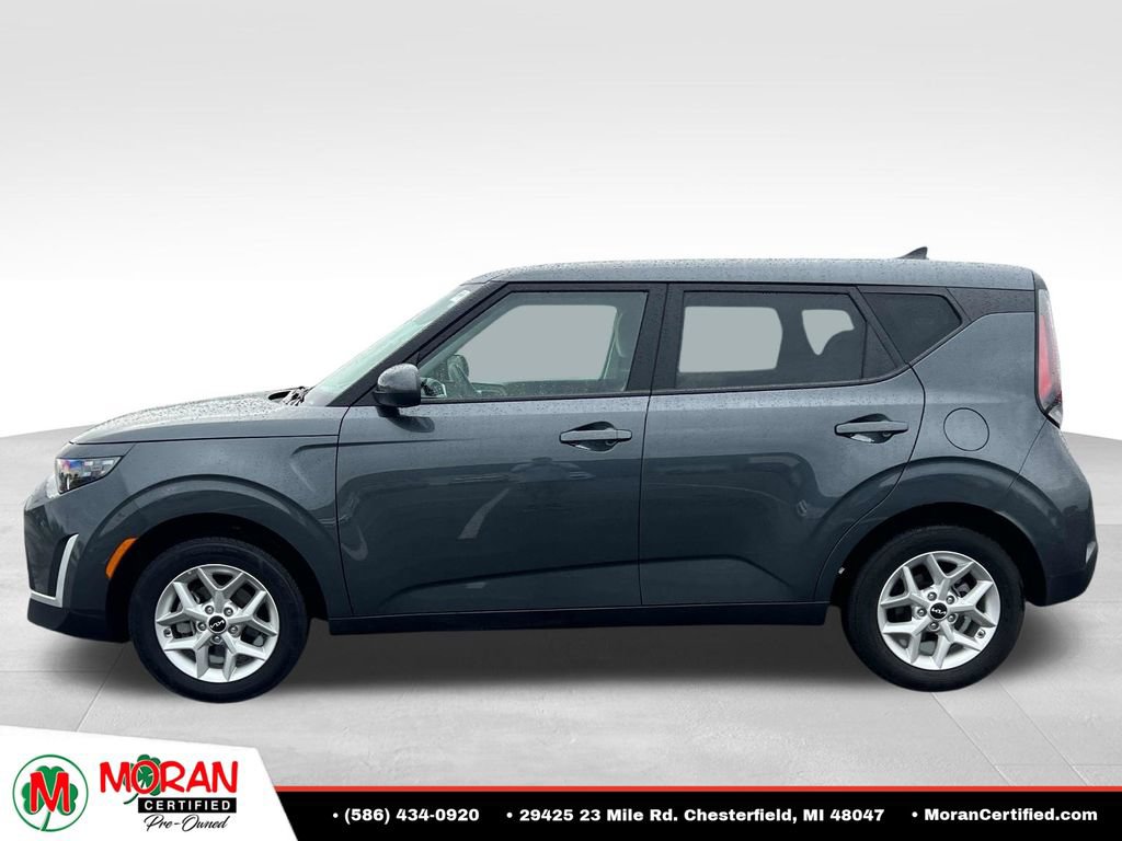 Used 2025 Kia Soul LX w/ LX Technology Package FWD image 2