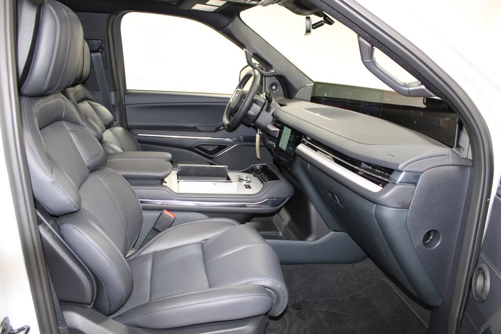 New 2025 Lincoln Navigator Reserve w/ Jet Appearance Package image 31