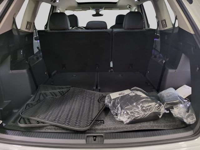 Used 2025 Volkswagen Atlas Peak Edition SE AWD/4WD image 21