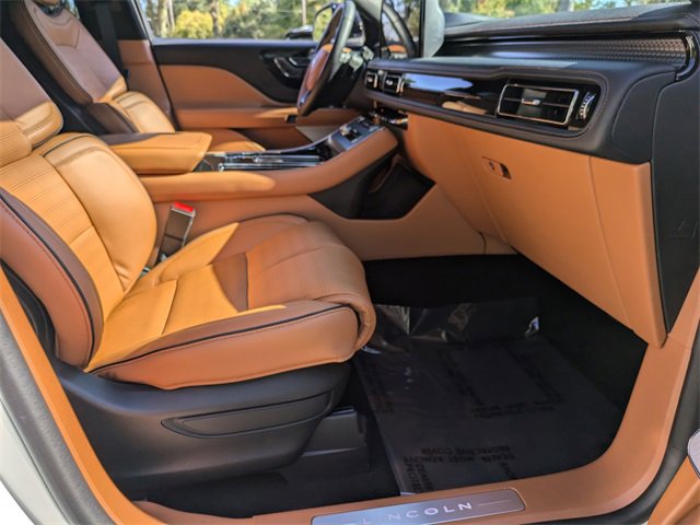 Used 2025 Lincoln Aviator Black Label image 3