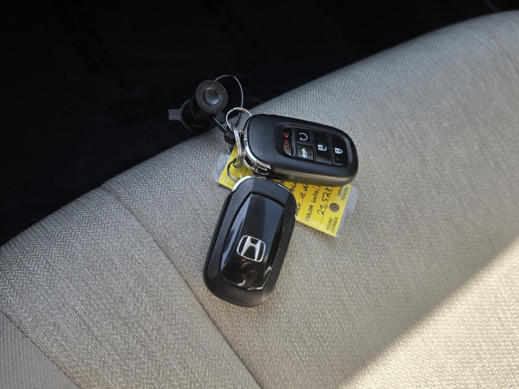 Certified 2025 Honda Accord SE image 19