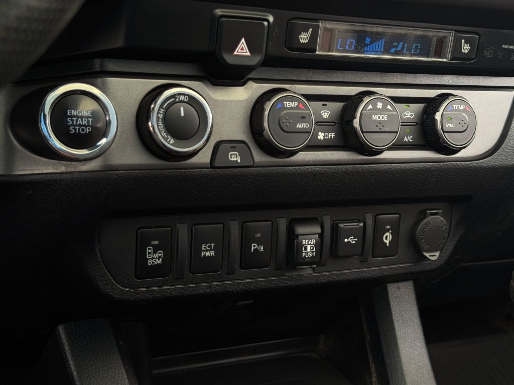 Used 2020 Toyota Tacoma TRD Off-Road w/ Technology Package AWD/4WD image 18