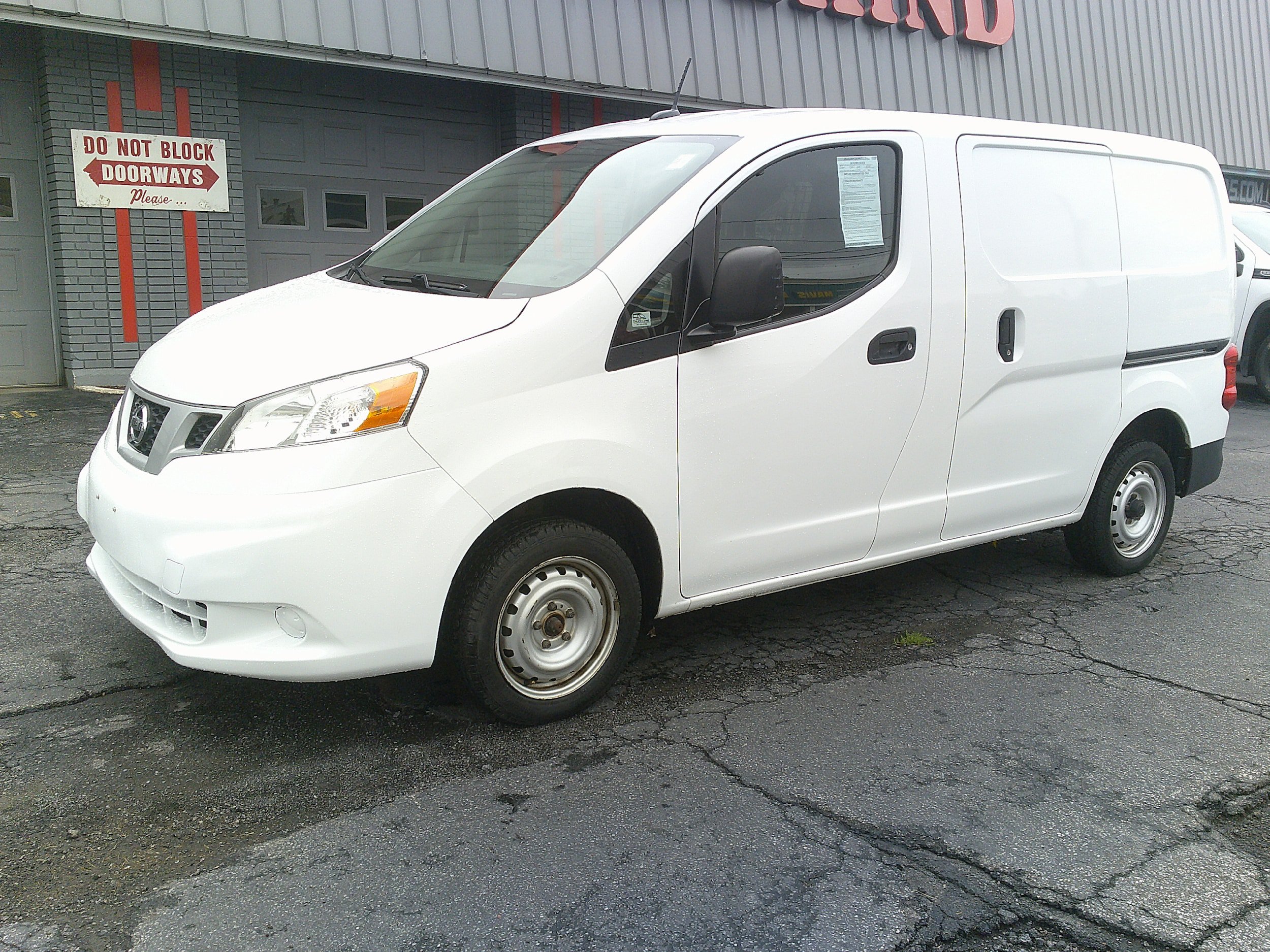 Used 2020 Nissan NV200 S w/ Sliding Glass Door Package FWD image 10