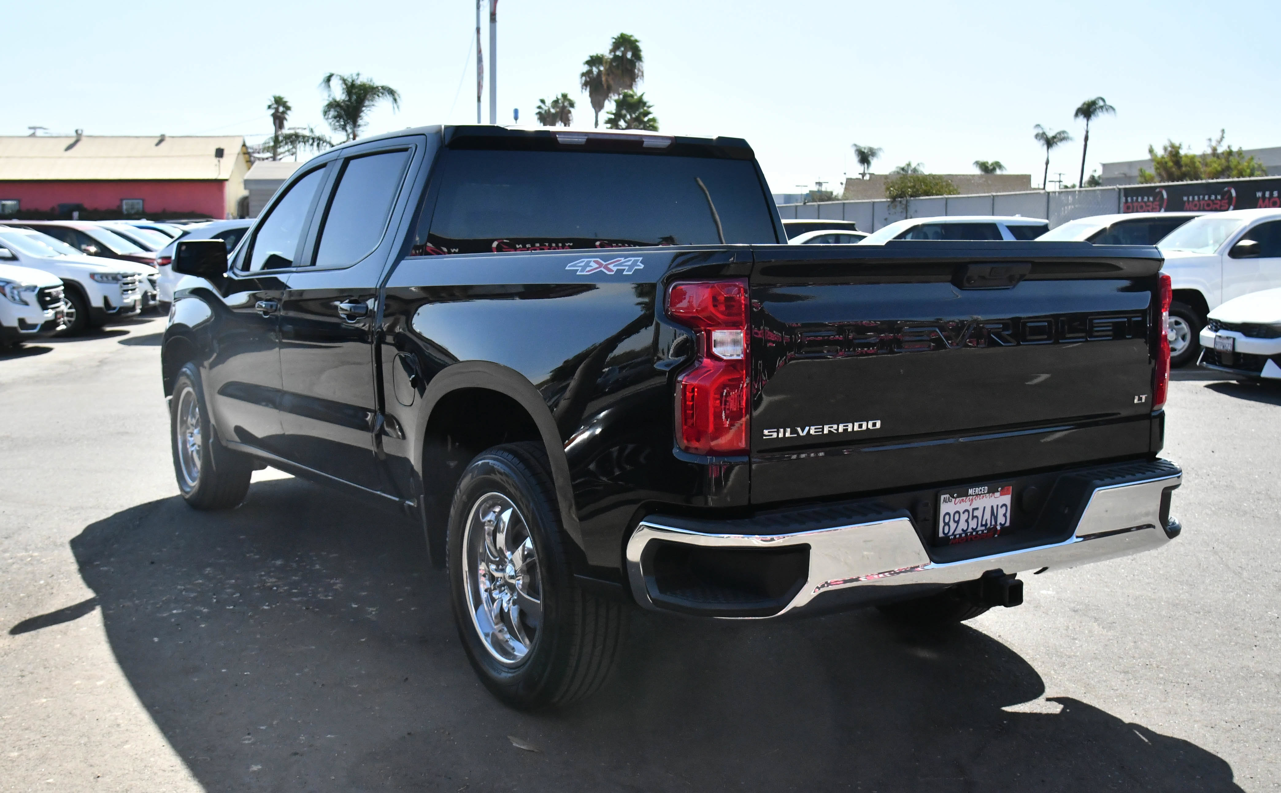 Used 2022 Chevrolet Silverado 1500 LT AWD/4WD image 6