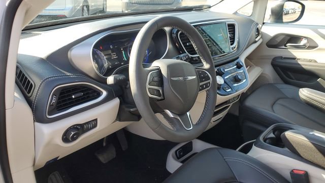 Certified 2023 Chrysler Pacifica Touring-L FWD image 8