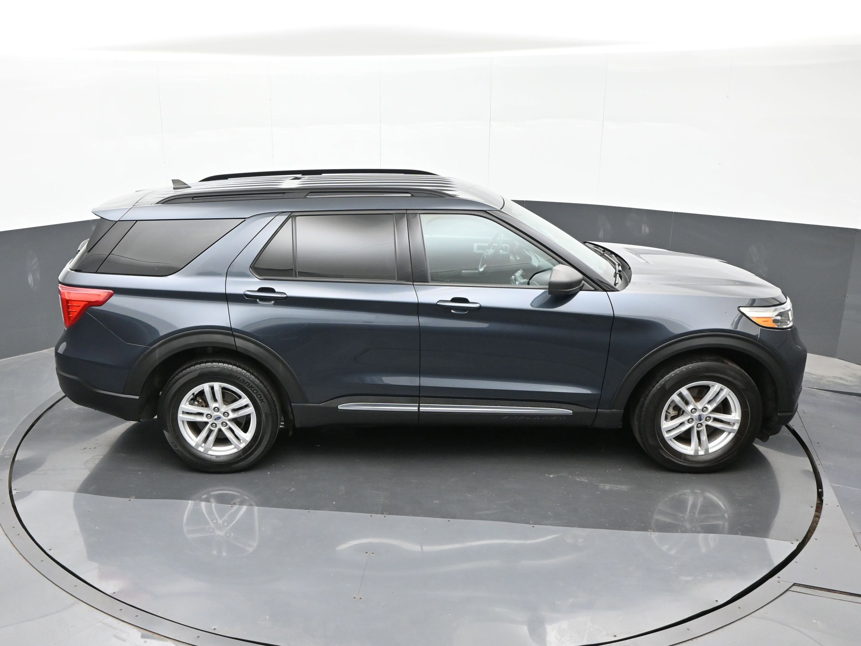 Used 2022 Ford Explorer XLT image 38