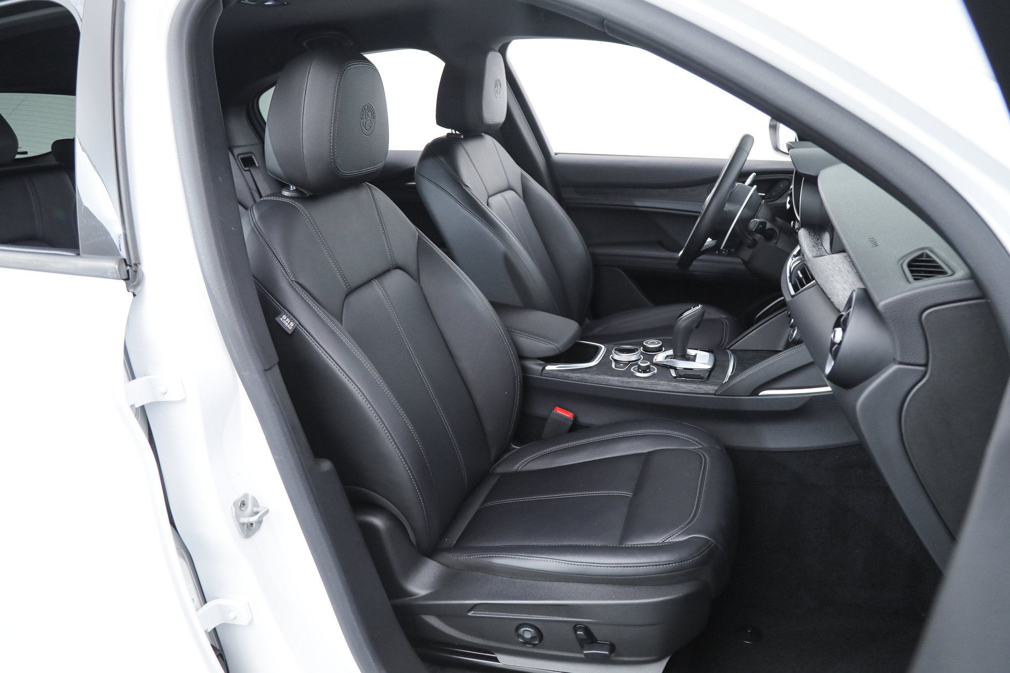 Used 2023 Alfa Romeo Stelvio Sprint AWD/4WD image 11