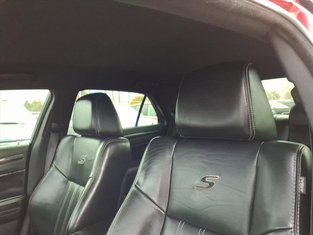 Used 2014 Chrysler 300 S image 18