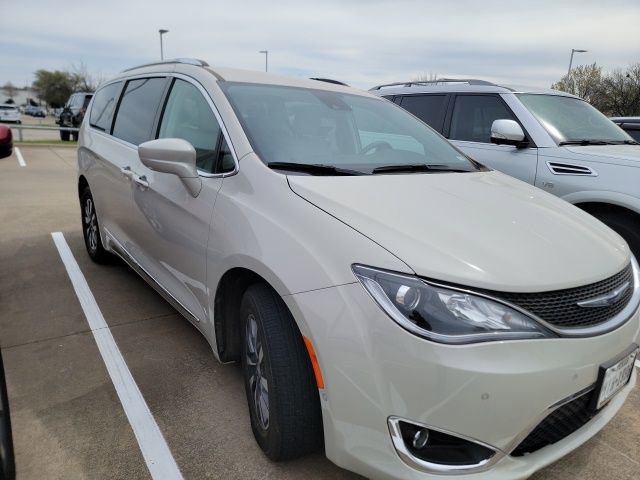Used 2020 Chrysler Pacifica Touring-L Plus image 3