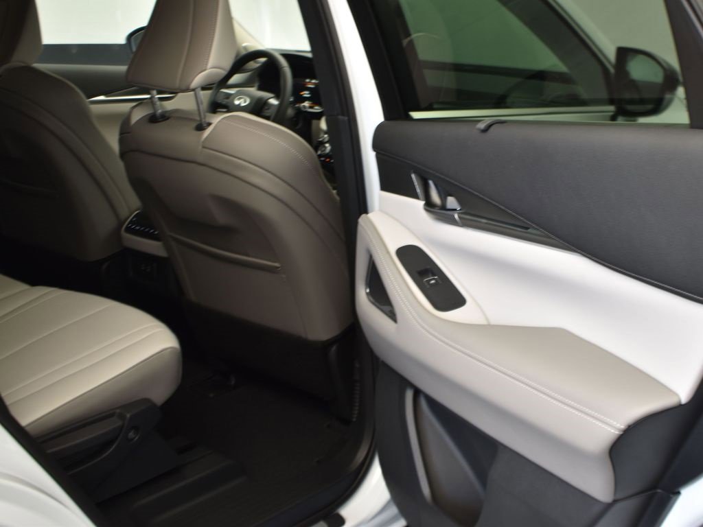 New 2026 INFINITI QX60 Luxe w/ Cargo Package image 17