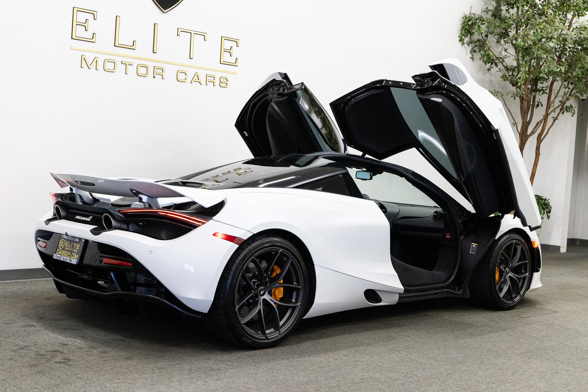 Used 2019 McLaren 720S Luxury RWD image 21