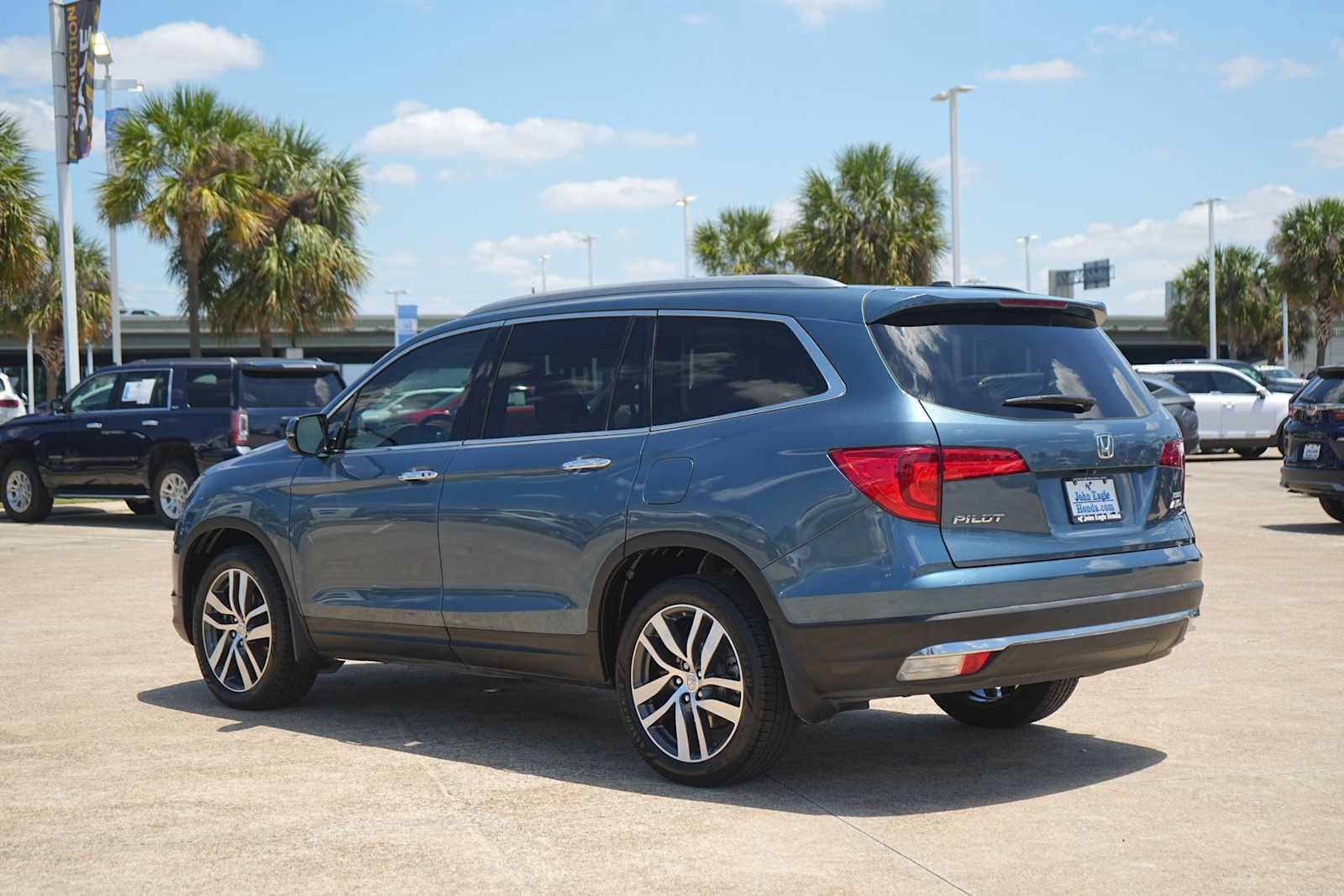 Used 2017 Honda Pilot Elite image 4