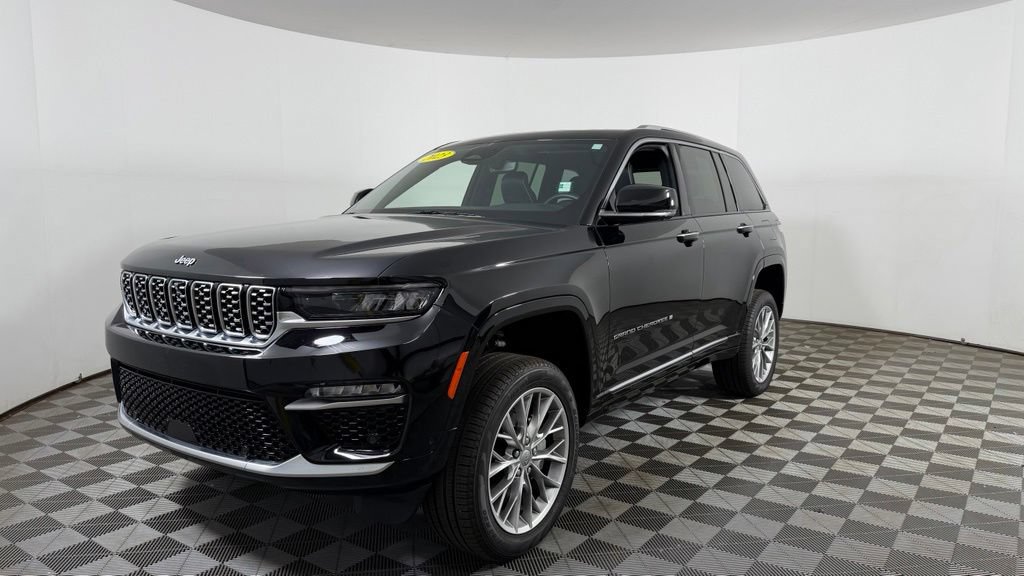 Used 2023 Jeep Grand Cherokee Summit AWD/4WD image 3