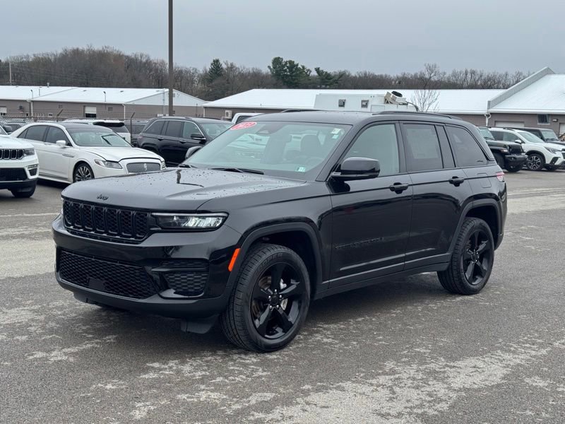 Used 2023 Jeep Grand Cherokee Altitude image 7