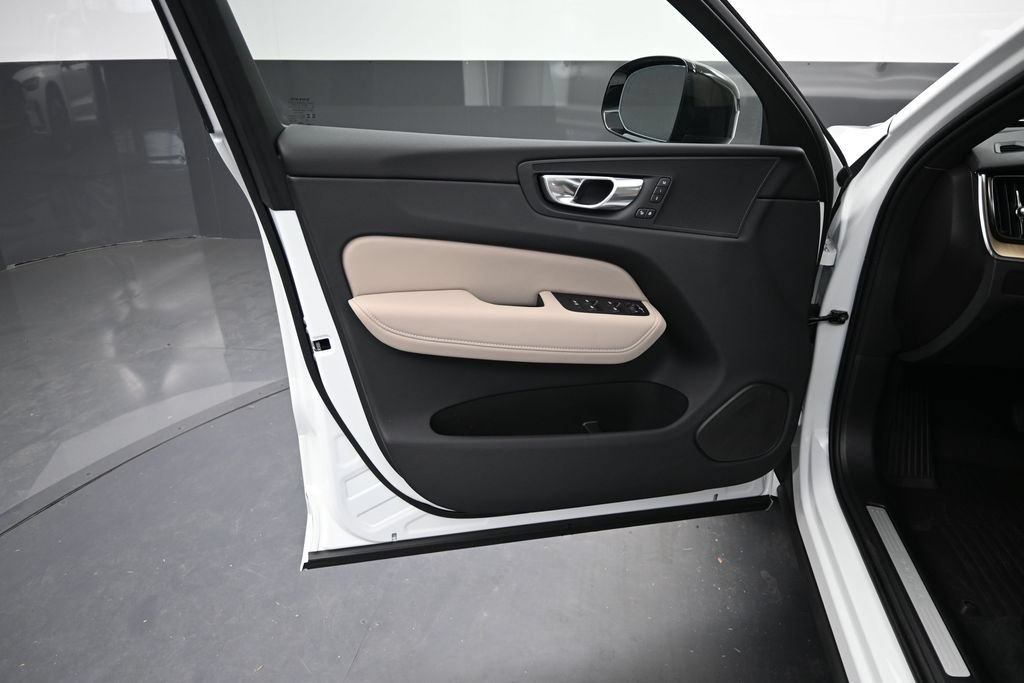 New 2026 Volvo XC60 B5 Plus w/ Climate Package AWD/4WD image 9