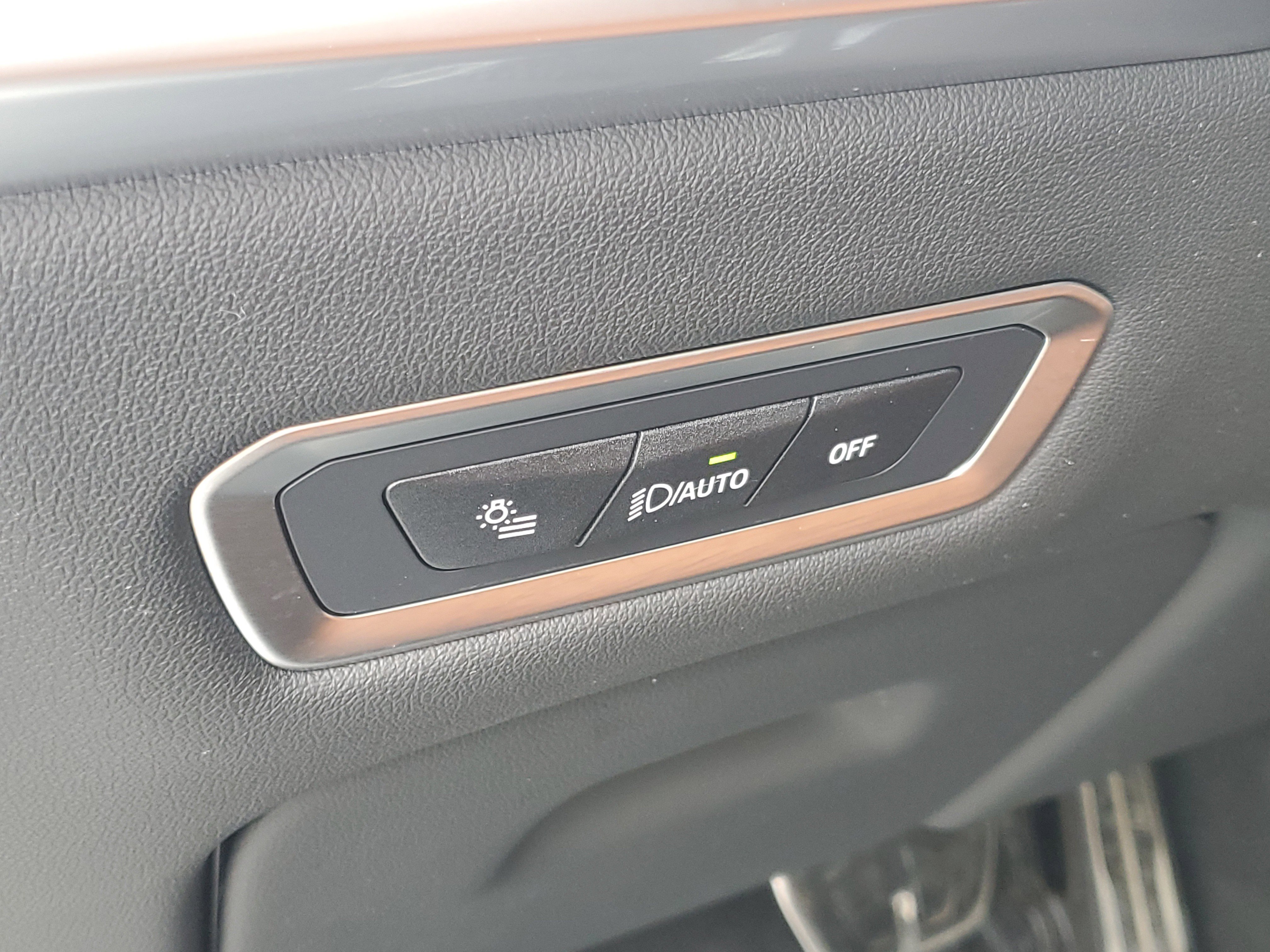 Certified 2025 BMW X7 xDrive40i w/ M Sport Package image 11