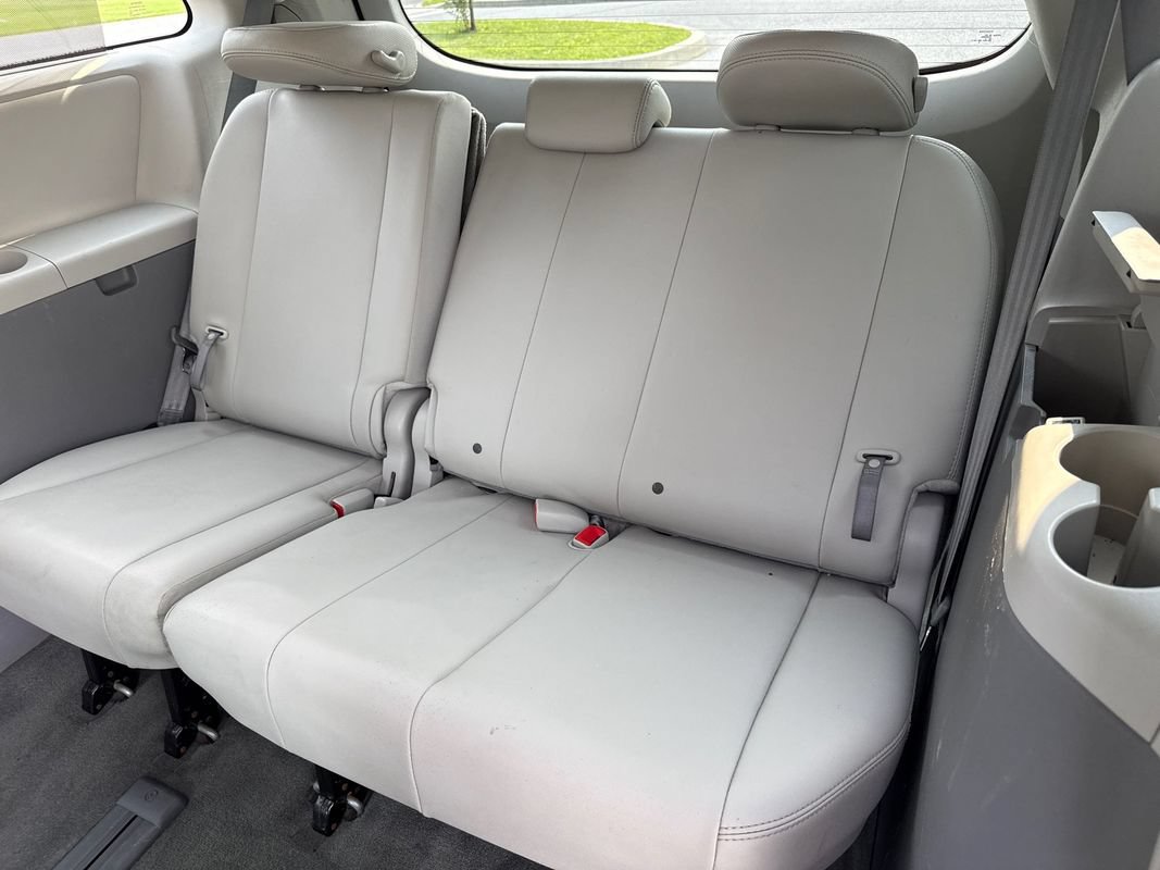 Used 2014 Toyota Sienna XLE AWD/4WD image 11