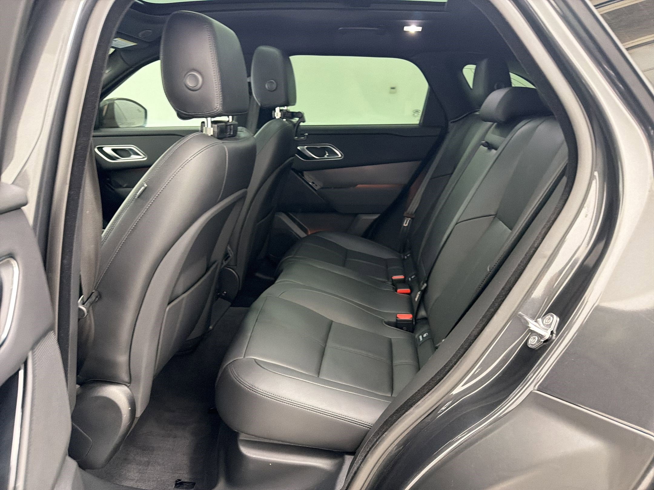 Certified 2025 Land Rover Range Rover Velar Dynamic SE AWD/4WD image 14