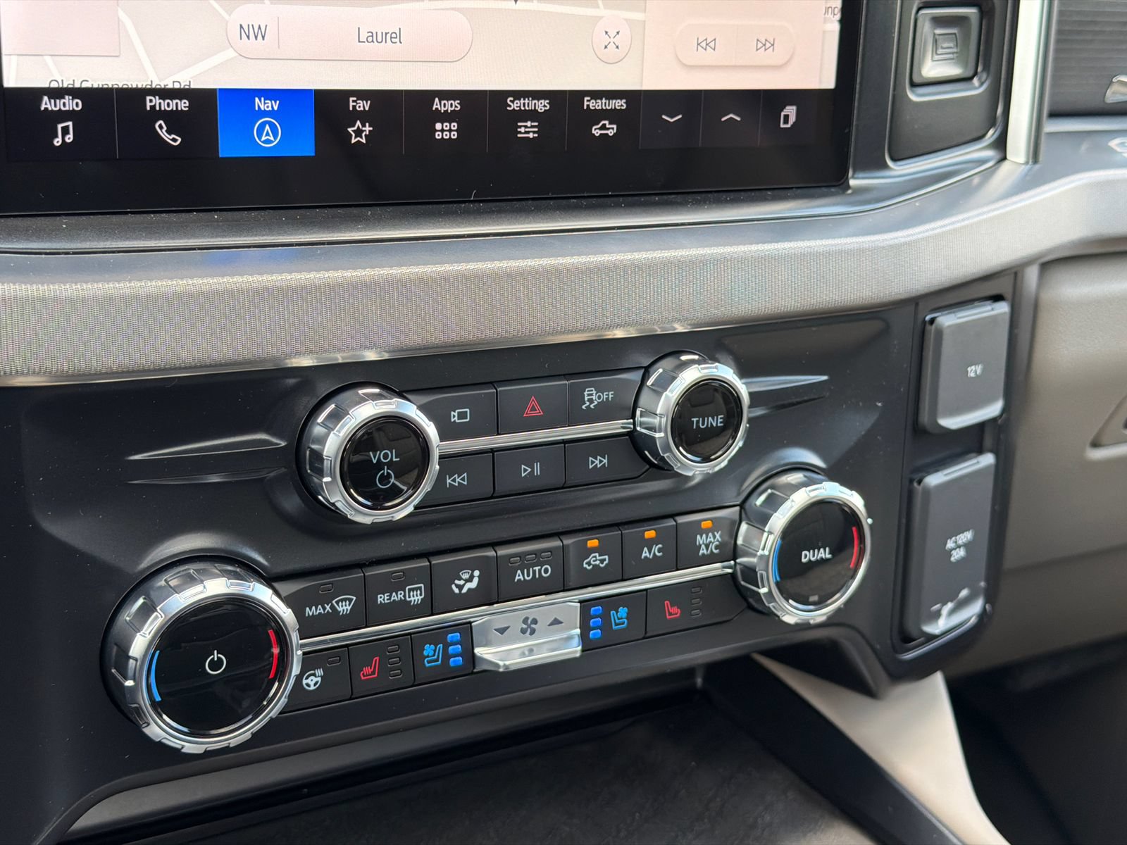 New 2026 Ford F250 Platinum w/ Platinum Plus Package AWD/4WD image 32
