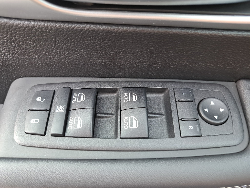 Certified 2023 Chrysler Pacifica Touring-L w/ Uconnect Theater Family Group AWD/4WD image 30