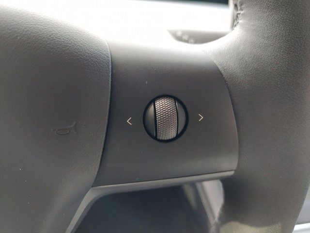 Used 2025 Tesla Model Y Long Range image 29