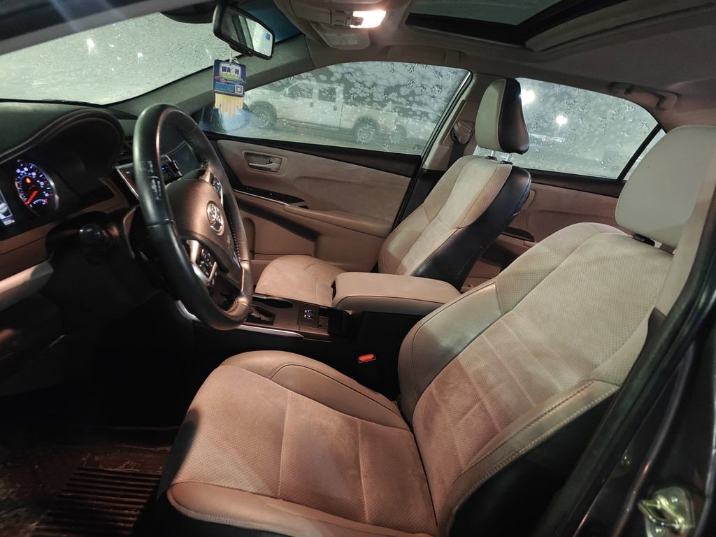 Used 2016 Toyota Camry XSE image 6