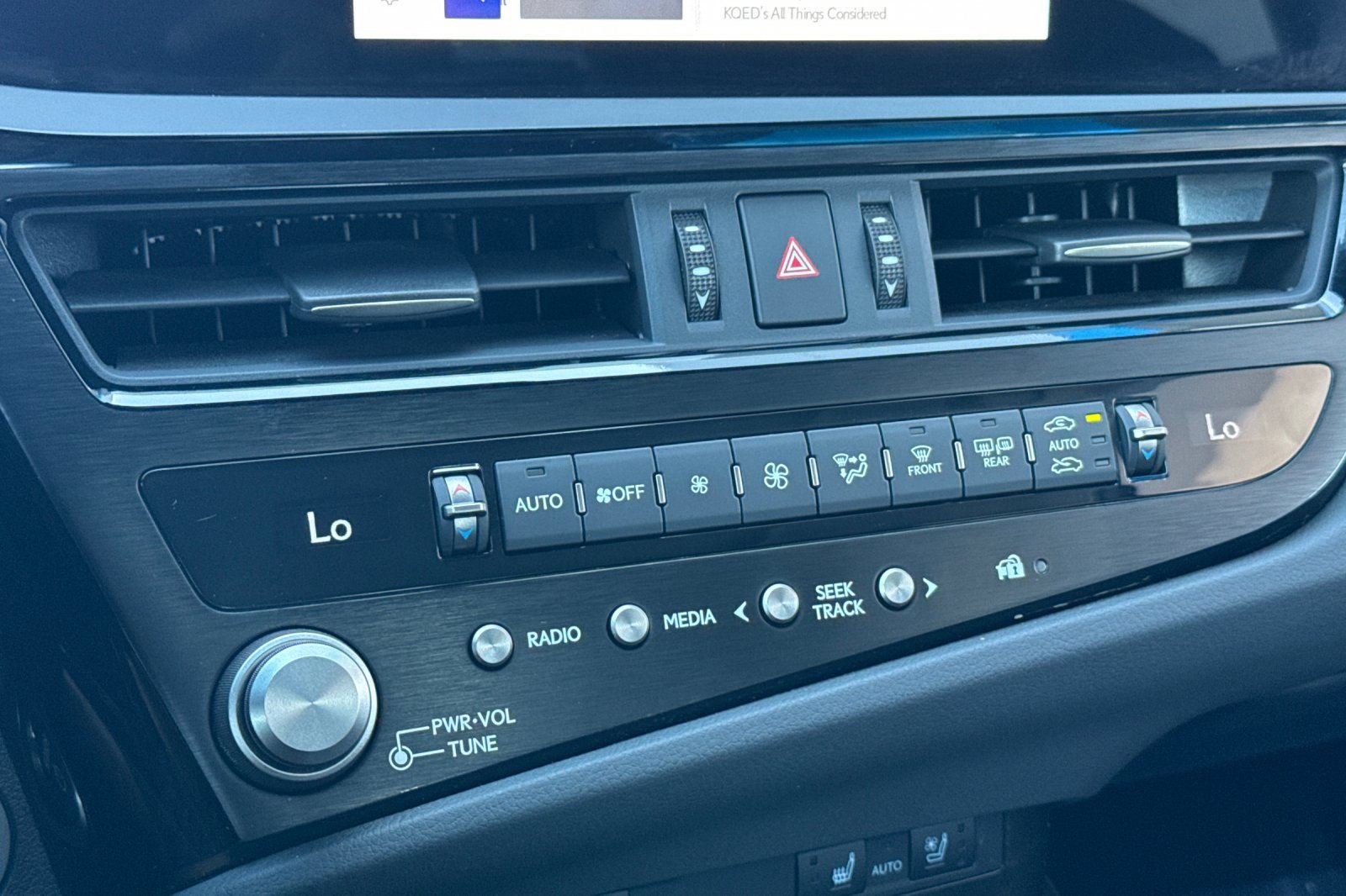Used 2024 Lexus ES 300h w/ Premium Package FWD image 30