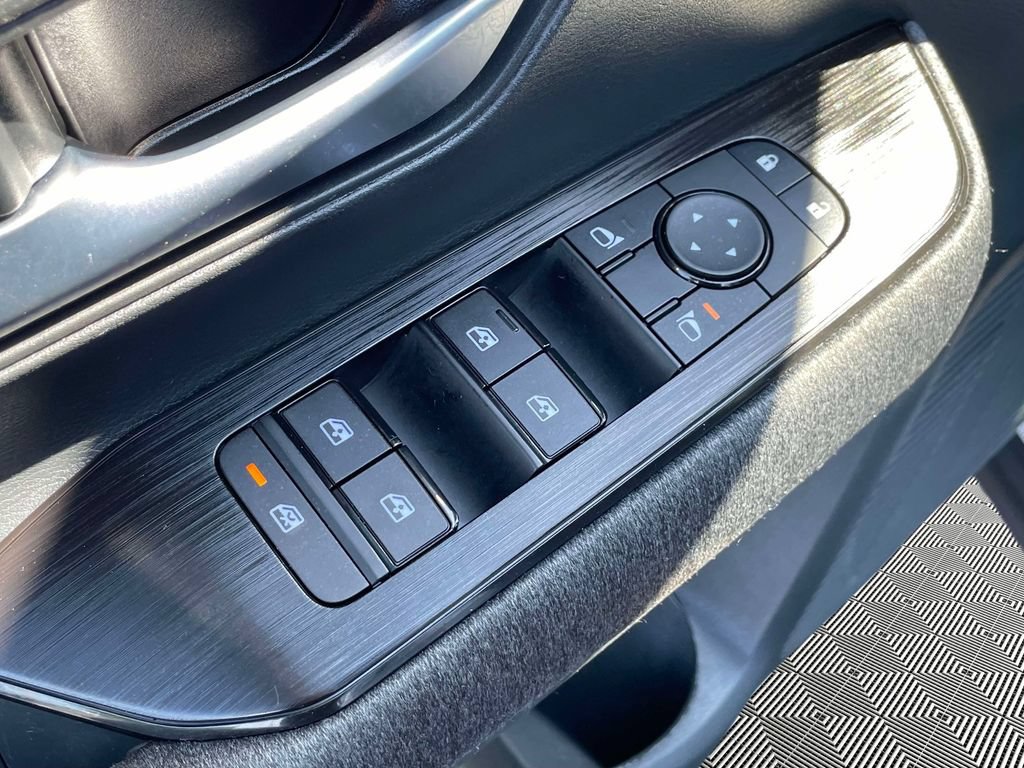 Used 2026 Nissan Kicks SV FWD image 17