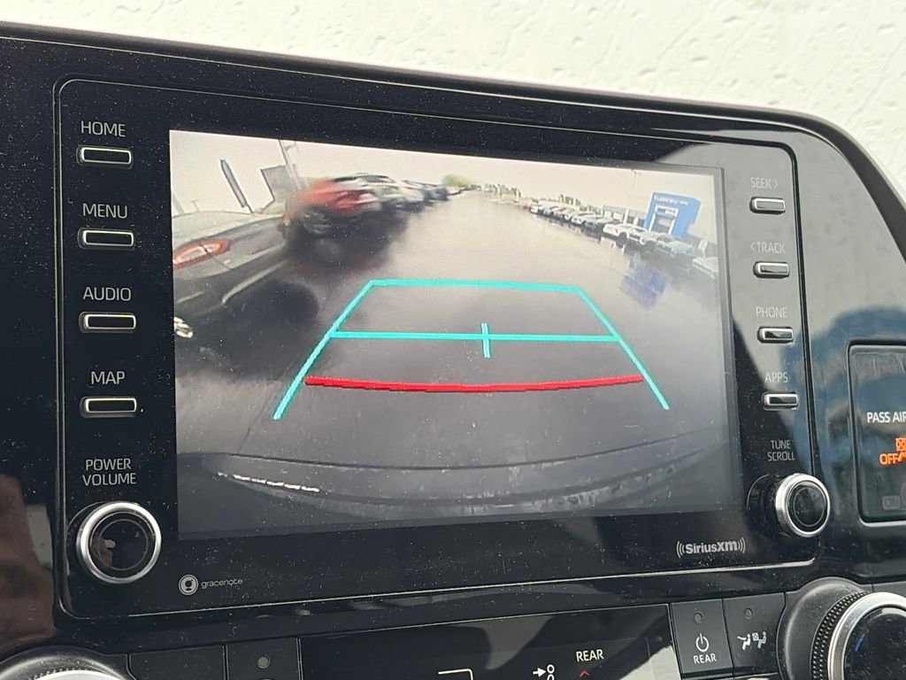 Used 2020 Toyota Highlander L FWD image 22