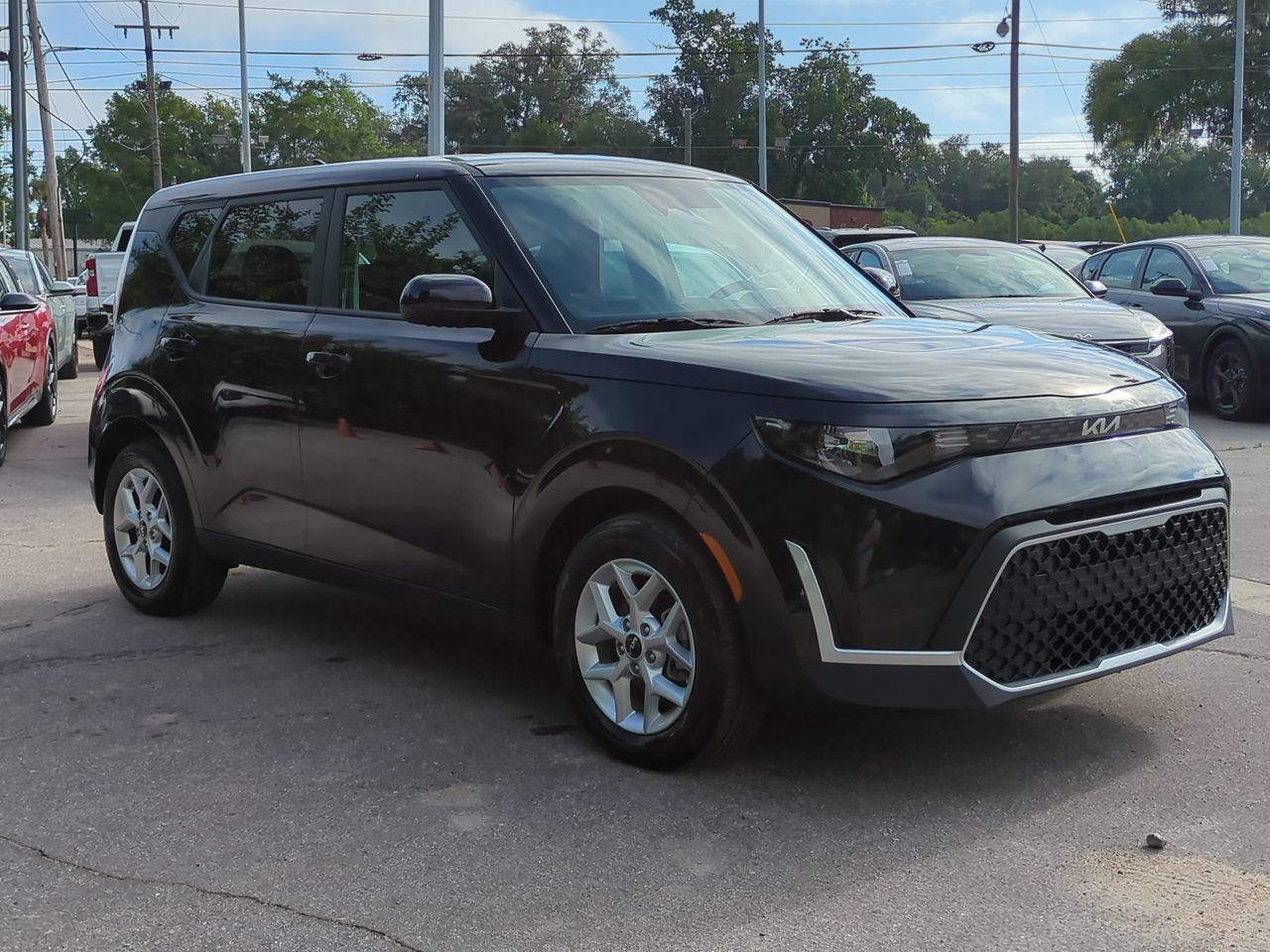 Certified 2025 Kia Soul LX w/ LX Technology Package FWD image 3